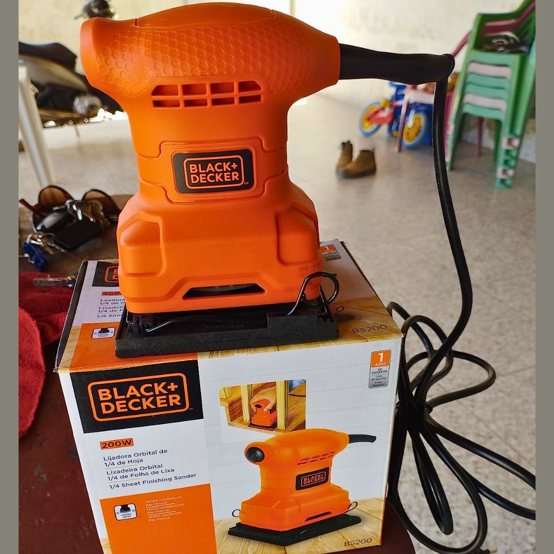 BLACK+DECKER Lixadeira Orbital, Motor com Duplo Isolamento, com Potência de 200W, Modelo SB200 na Amazon