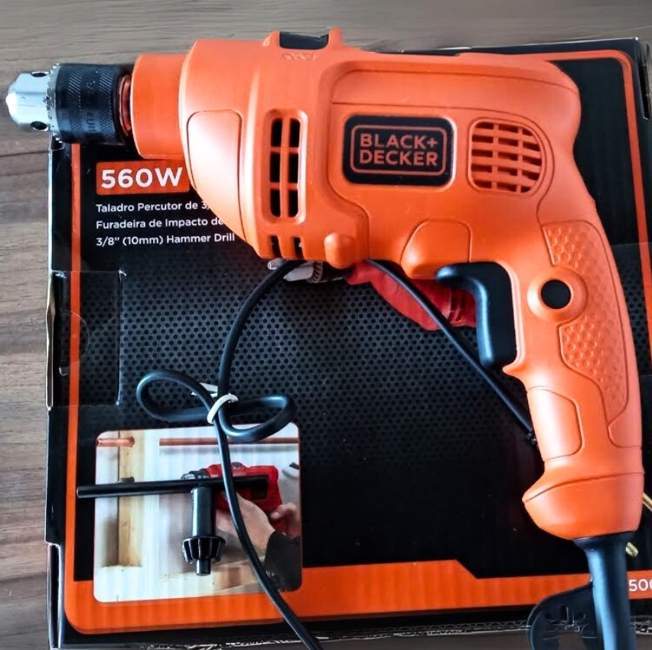 Black Decker Furadeira de Impacto 10mm, Ferramenta Ideal para Trabalhos Pesados, Potência 560W, Com Maleta de Ferramentas, Modelo TM500KBR na Amazon