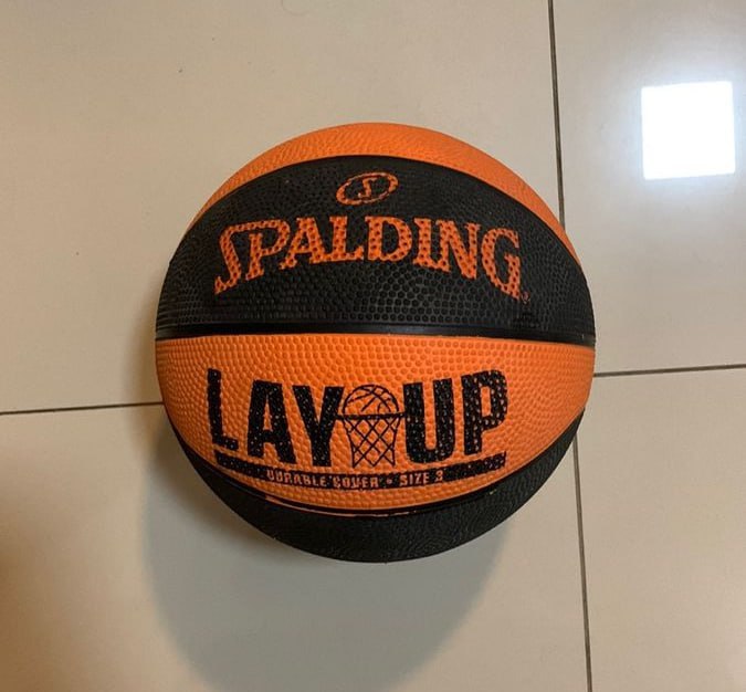 Bola de Basquete Spalding Lay-Up, Preto e Laranja, Tam. 7 na Amazon