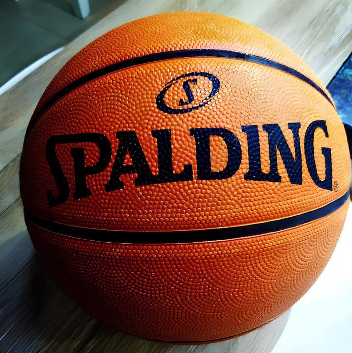Bola de Basquete Spalding Tamanho 7, Laranja na Amazon