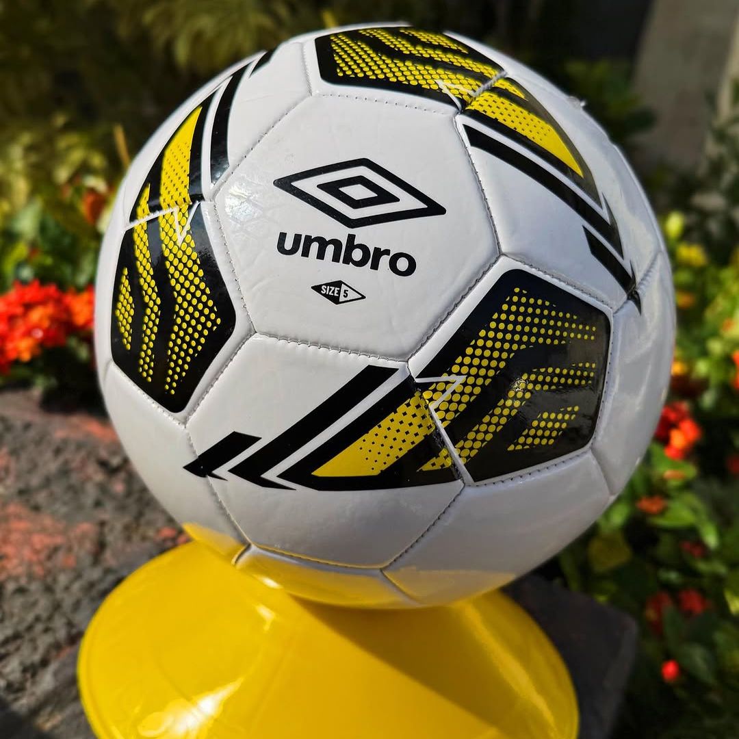 Bola De Campo Umbro Scorpion Recreational, Branco/Preto/Amarelo, 5 na Amazon