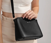 Bolsa Colcci Logo Preta na Dafiti