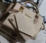 Bolsa Feminina Com Carteira Em Couro Ecologico na Amazon