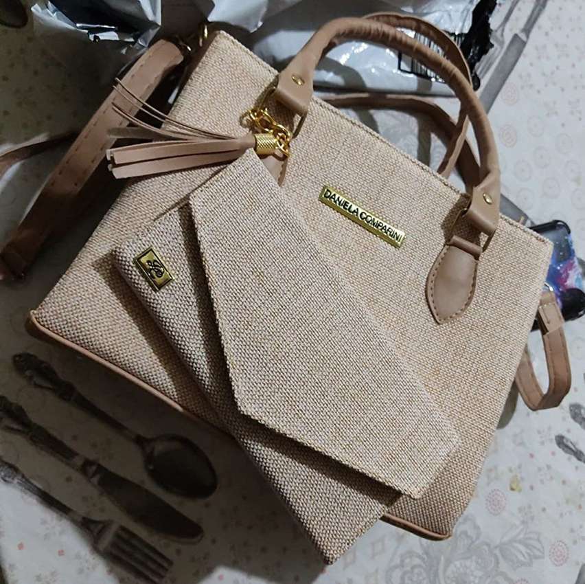 Bolsa Feminina Com Carteira Em Couro Ecologico na Amazon