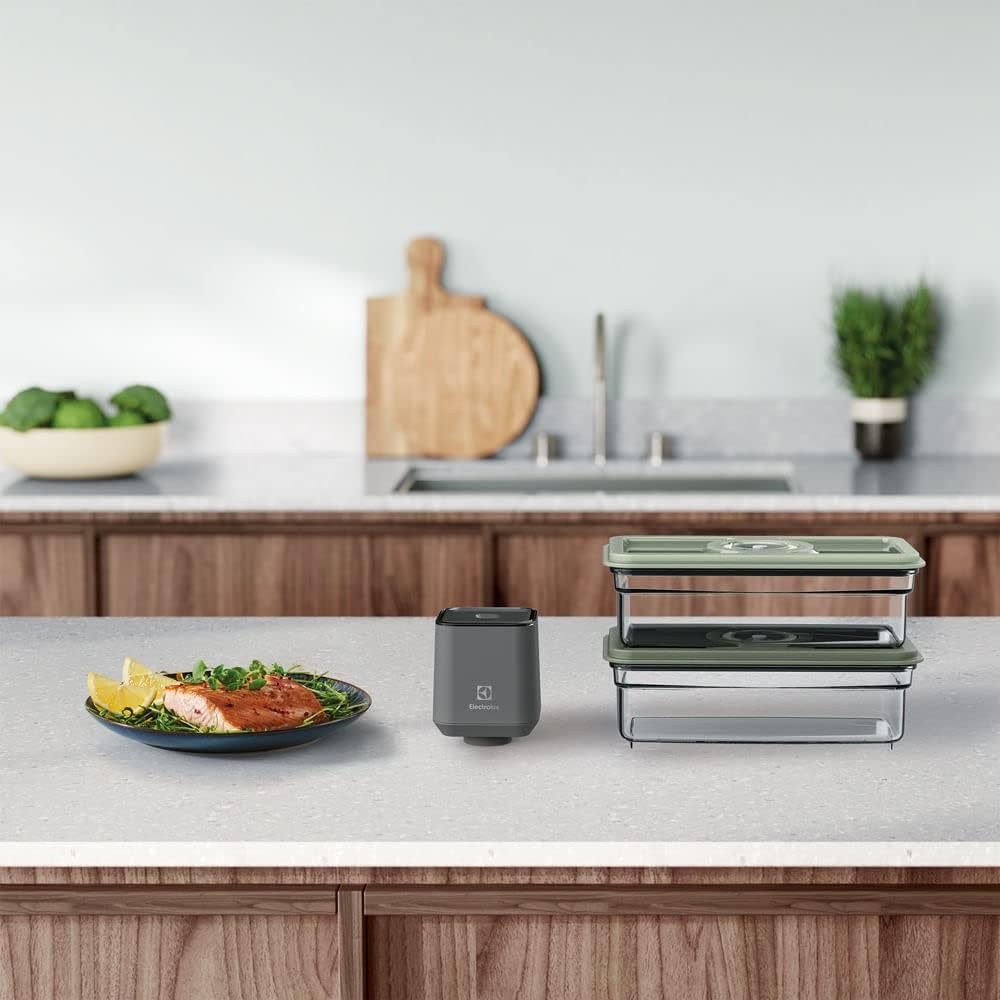 Bomba a Vácuo com 02 Potes Herméticos – Electrolux na Amazon