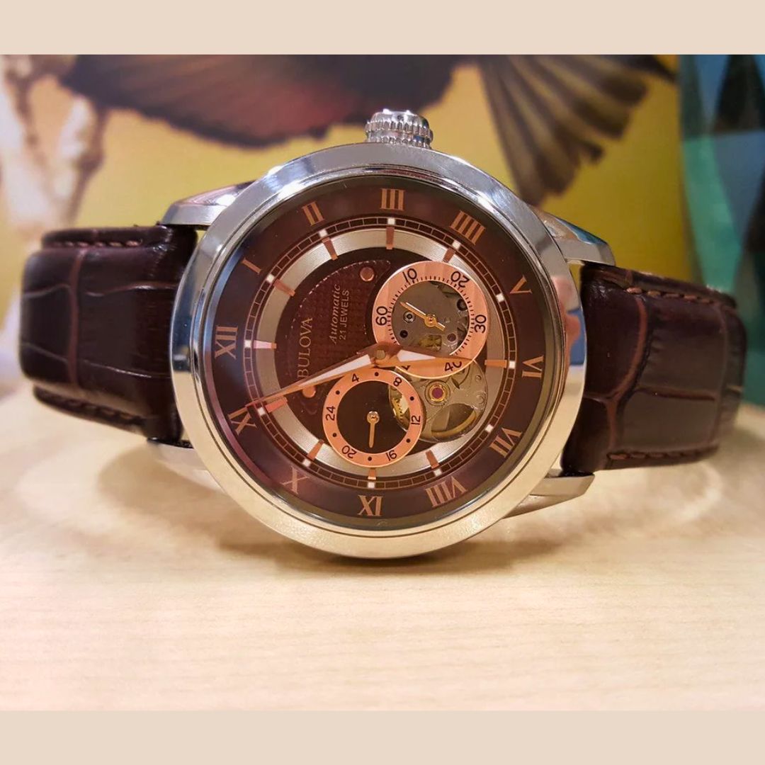 Bulova Relógio masculino clássico Sutton automático com 4 ponteiros na Amazon