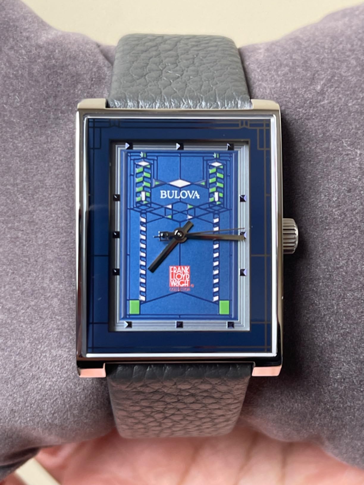 Bulova Relógio masculino de quartzo Frank Lloyd Wright Robie House, aço inoxidável, 3 ponteiros, pulseira de couro cinzento: 96A287, Prateado e azul, Relógio de quartzo na Amazon