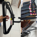 Cabide de Plástico, 6 Unidades, Preto, Sanremo na Amazon
