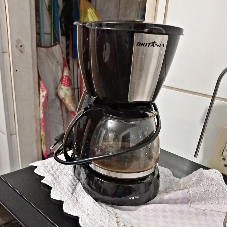 Cafeteira, CP15, 15 xicaras, Preto, 110V, Britânia na Amazon