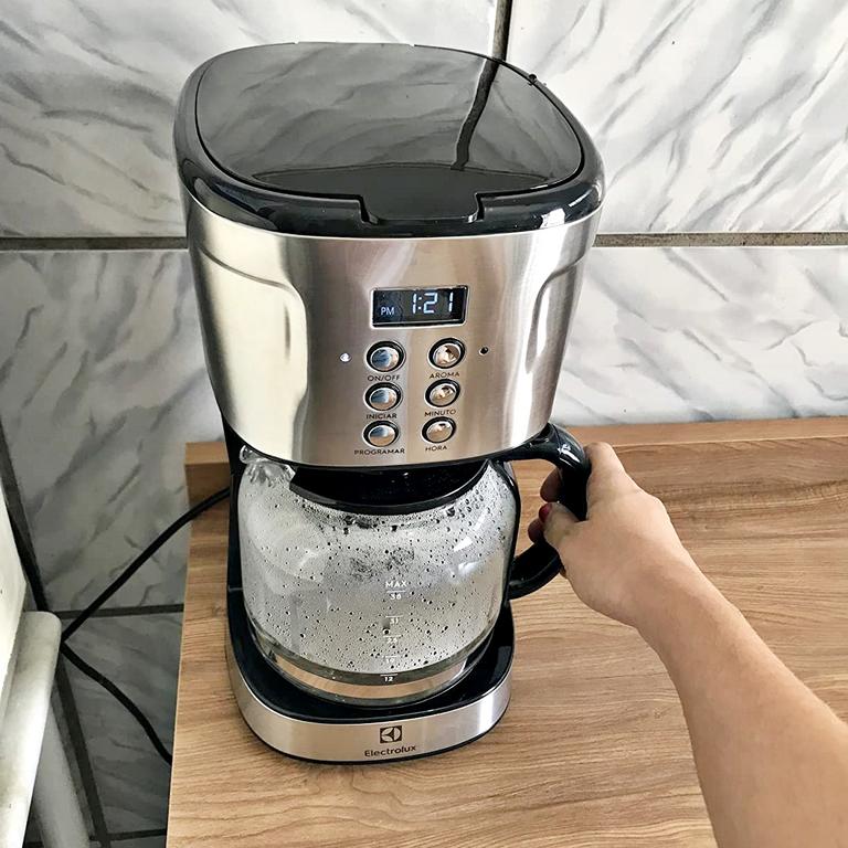 Cafeteira Elétrica Electrolux inox filtro permanente removivel capacidade 1,5L 38 xicaras função timer painel digital desligamento automatico ECM30 220v na Amazon