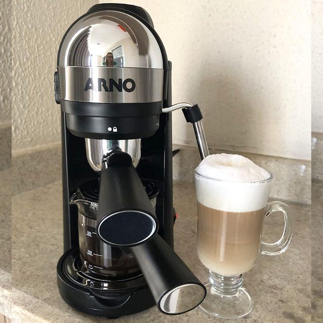 Cafeteira Espresso Arno Mini Espresso Compacta 1000W com acabamento Inox, bico vaporizador para leite e 4 bar de pressão CMME na Amazon