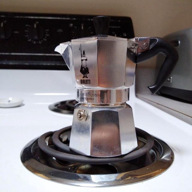 Cafeteira Nuova Moka Express 3 Xícaras, 1142, Bialetti na Amazon