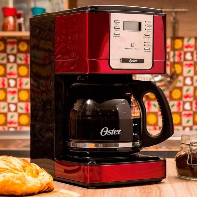 Cafeteira Oster Flavor Programável, 1,5L, Vermelha/Preto, 1000W, BVSTDC4401RD na Amazon