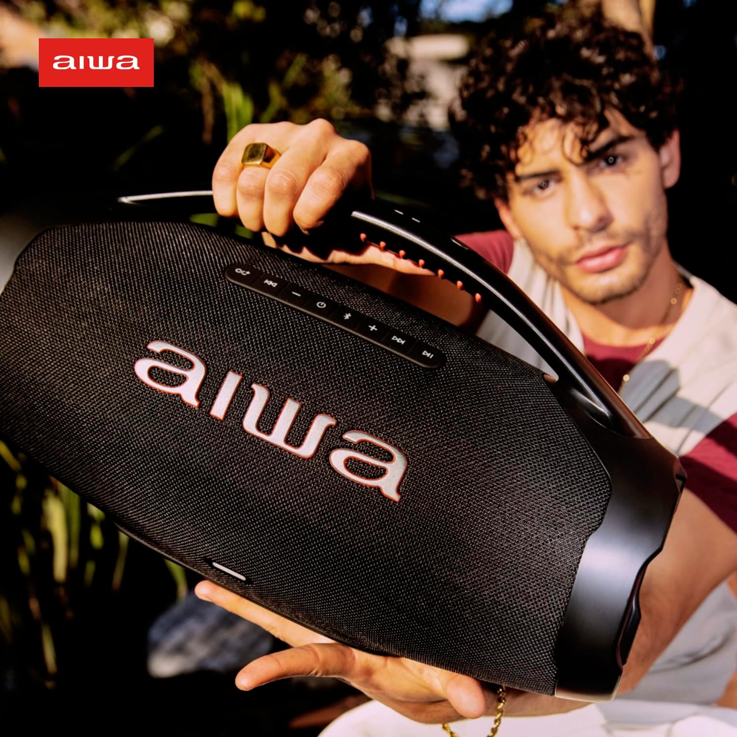 Caixa de Som Boombox AIWA Bluetooth, 3 vias, IP66 com Alça – AWS-BBS-01B na Amazon