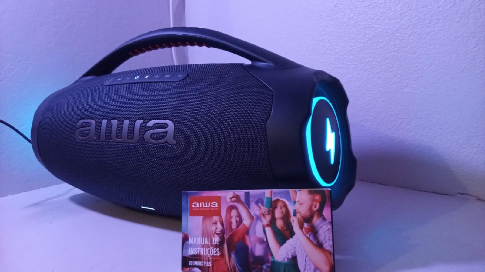 Caixa de Som Boombox Plus AIWA BBS-01-LBL 200W BT 30H IP66 USB RGB na Amazon