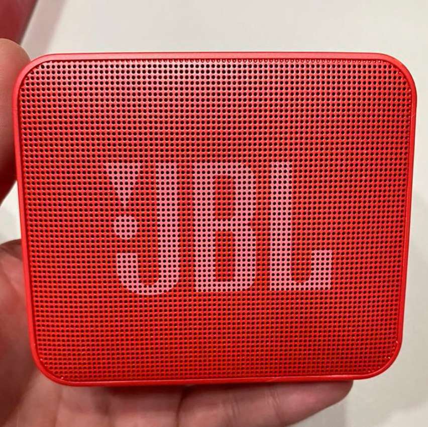 Caixa de Som Portátil JBL Go Essential, Bluetooth, À Prova D’água, Vermelho – JBLGOESRED na Magazine Luiza