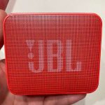 Caixa de Som Portátil JBL Go Essential, Bluetooth, À Prova D’água, Vermelho na Magazine Luiza