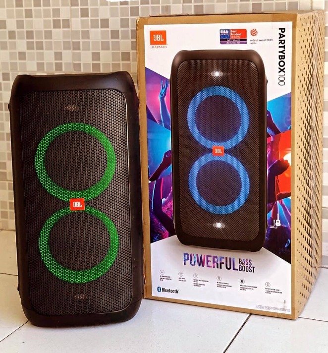 Caixa de Som Portátil JBL PartyBox 100 com Bluetooth, Luzes LED – 160W RMS na Casas Bahia