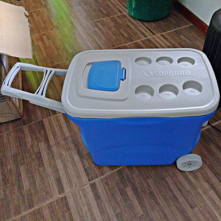 Caixa Térmica Tropical 50L com Rodas, Soprano, 0033, Azul, Grande na Amazon