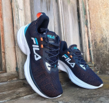 Calçado para caminhada Fila Racer For All feminino na Amazon