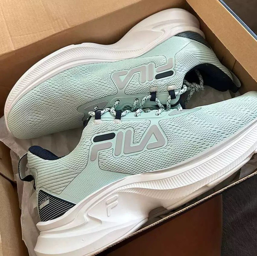 Calçado para caminhada Fila Racer For All feminino na Amazon
