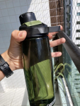 CamelBak Garrafa de água Chute Mag livre de BPA com renovação Tritan, 946 ml, Olive na Amazon