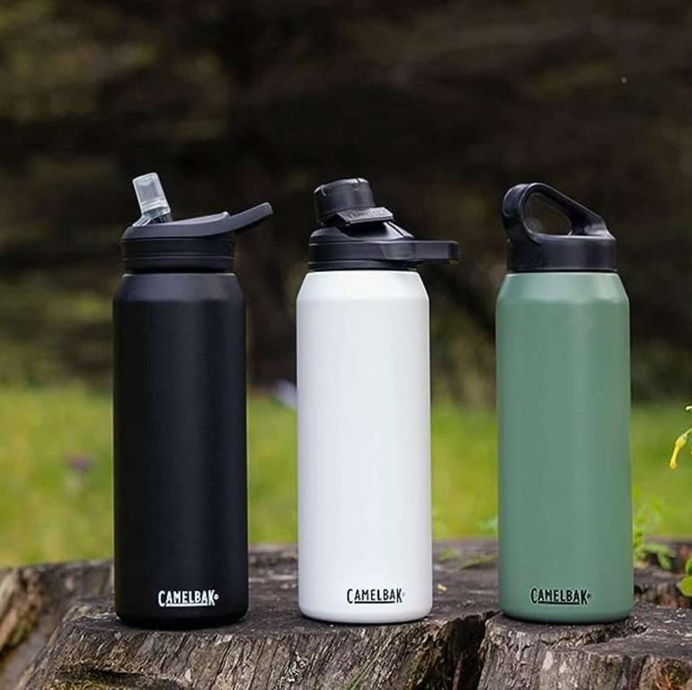 CamelBak Garrafa de água de aço inoxidável isolada a vácuo Chute Mag, 740 ml na Amazon