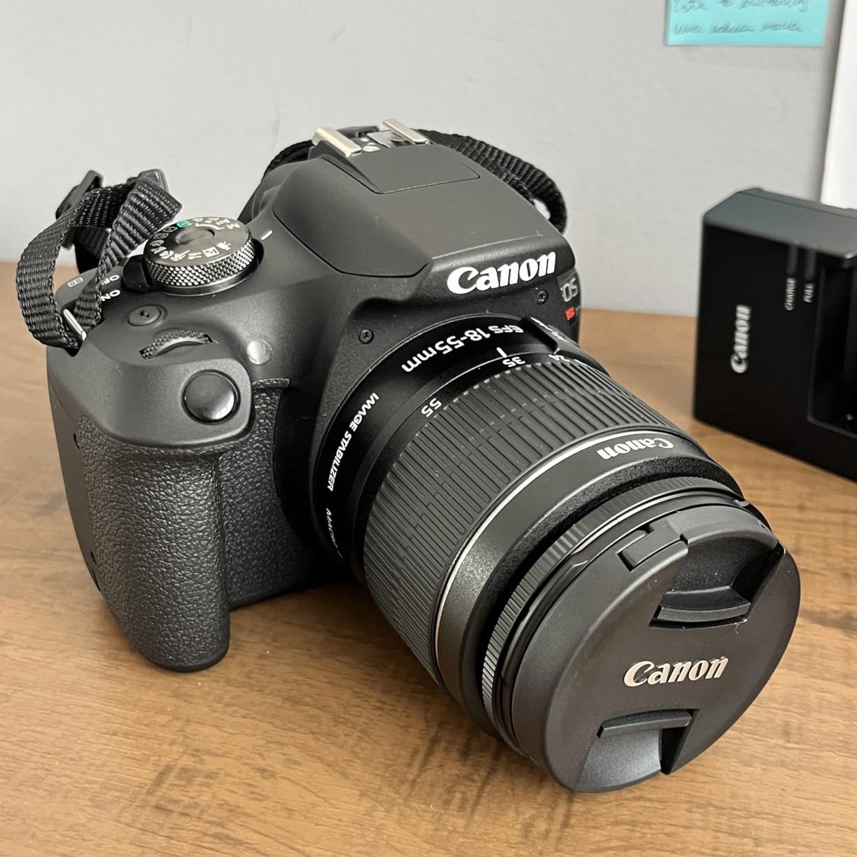 CÂMERA EOS T7+ COM LENTE EF-S 18-55 na Amazon