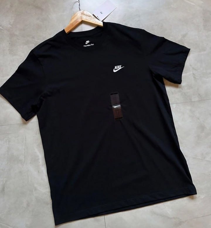 Camiseta Nike Sportswear Club Masculina na Nike