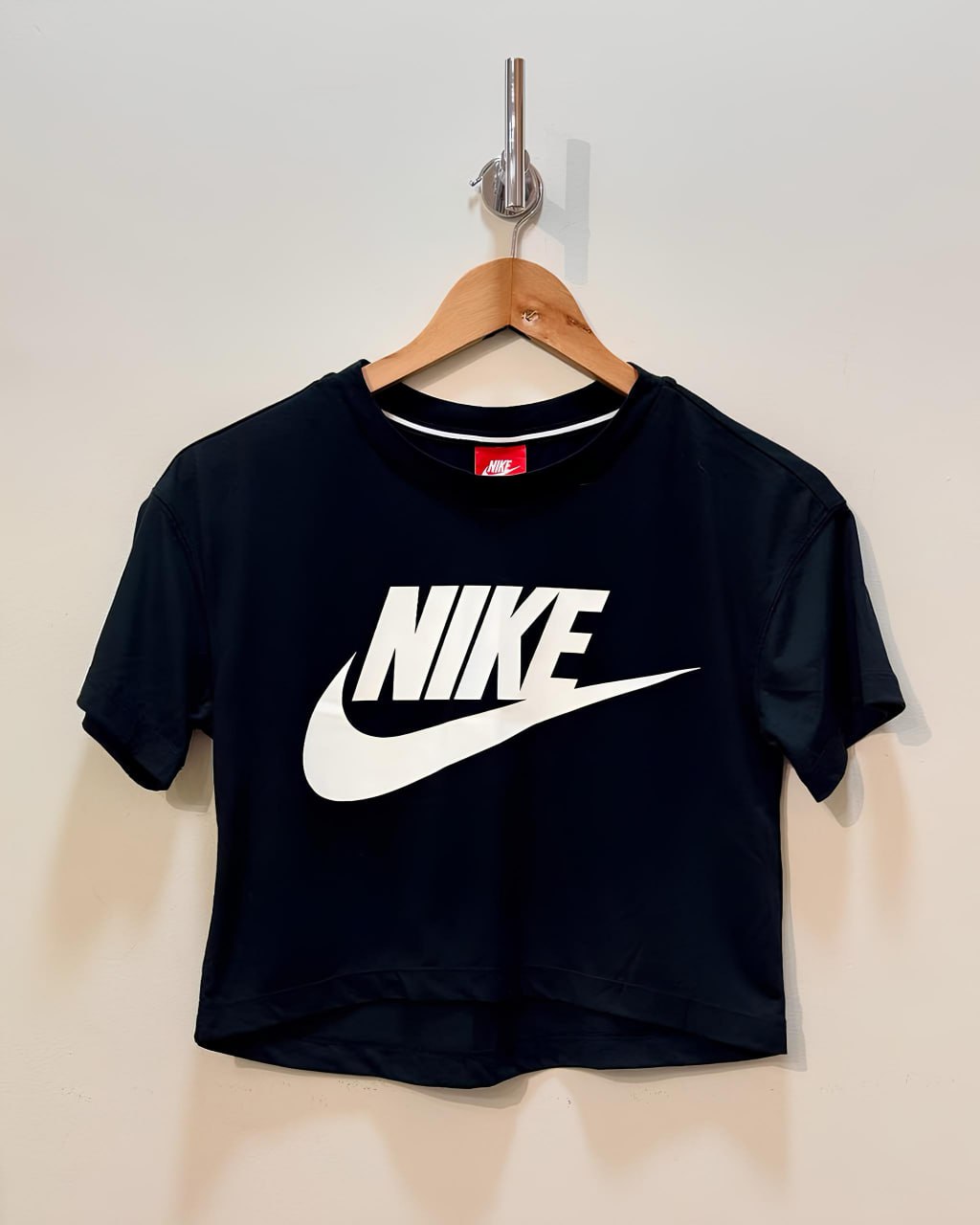 Camiseta Nike Sportswear Essential Feminina na Nike