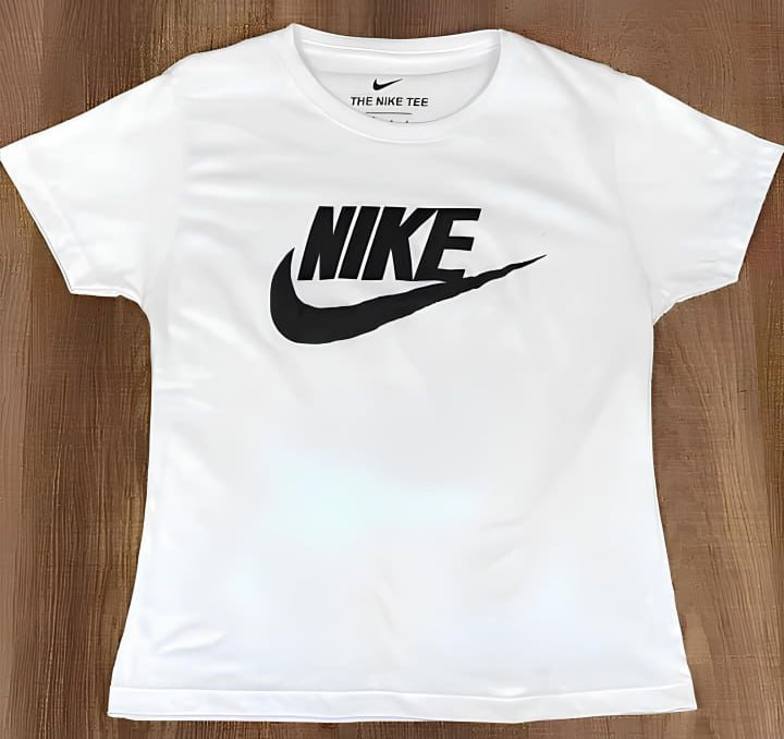 Camiseta Nike Sportswear Essentials Feminina na Nike