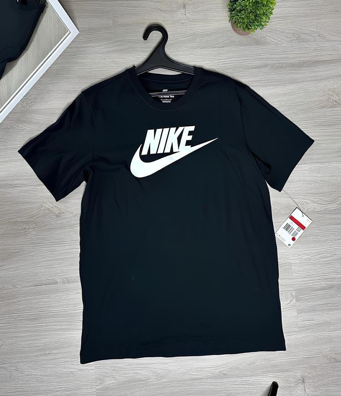 Camiseta Nike Sportswear Icon Futura Masculina na Nike