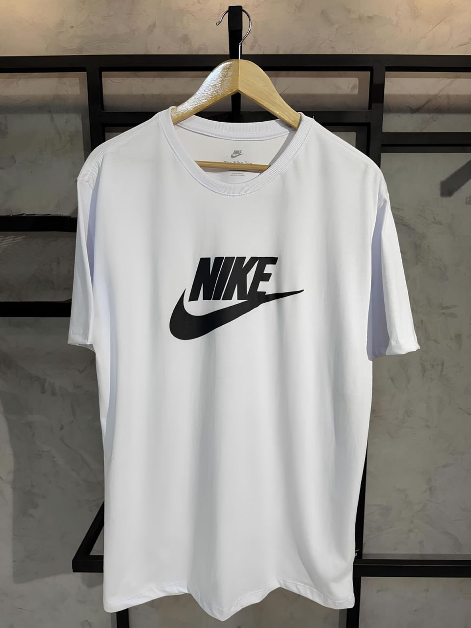 Camiseta Nike Sportswear Icon Futura Masculina na Nike