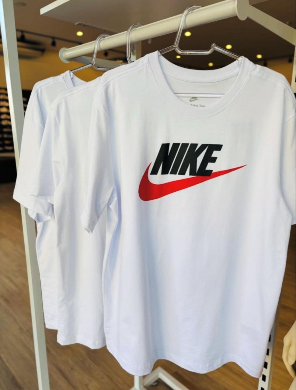 Camiseta Nike Sportswear Icon Futura Masculina na Nike