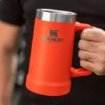 Caneca Térmica de Cerveja Stanley Flame Red 709ML na Amazon