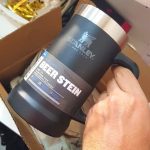 Caneca térmica de cerveja Stanley|0,709L na Amazon