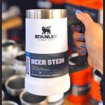 Caneca térmica de cerveja Stanley|0,709L na Amazon