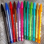 Caneta Esferográfica BIC Cristal Fashion, 12 Cores Vibrantes, Ponta Média de 1.2mm, 970910, Blister 1 Unidade na Amazon