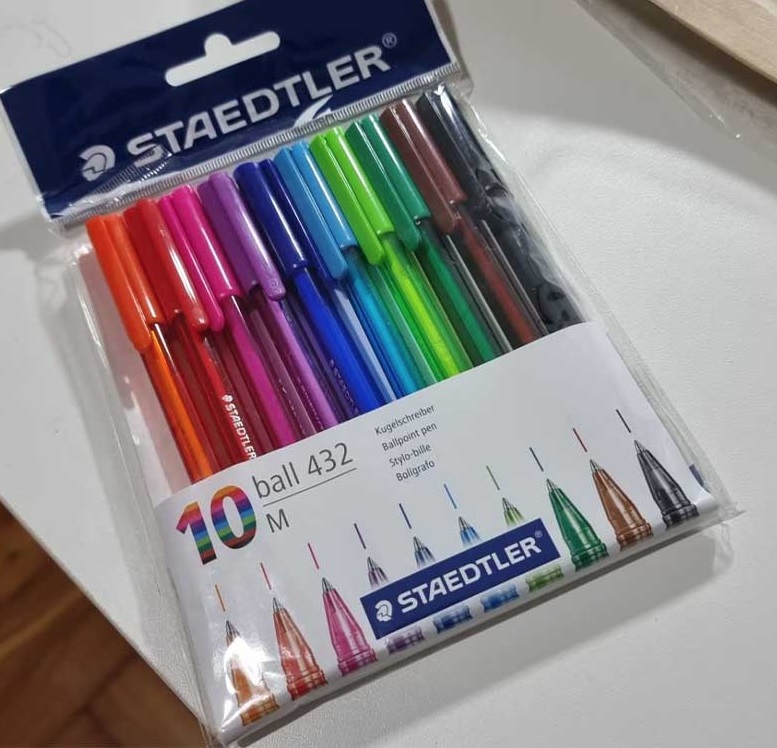 Caneta Esferográfica Triangular, Staedtler, 43235MPB10 TH, 10 Cores na Amazon