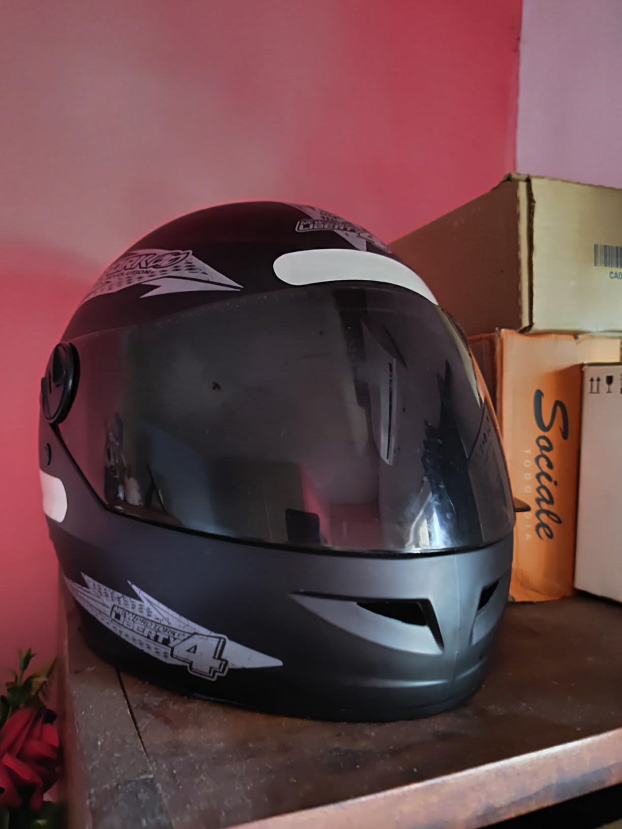 CAPACETE FECHADO PRO TORK NEW LIBERTY 4 SOLID PRETO FOSCO TAM. 60 VIS. FUMÊ na Amazon