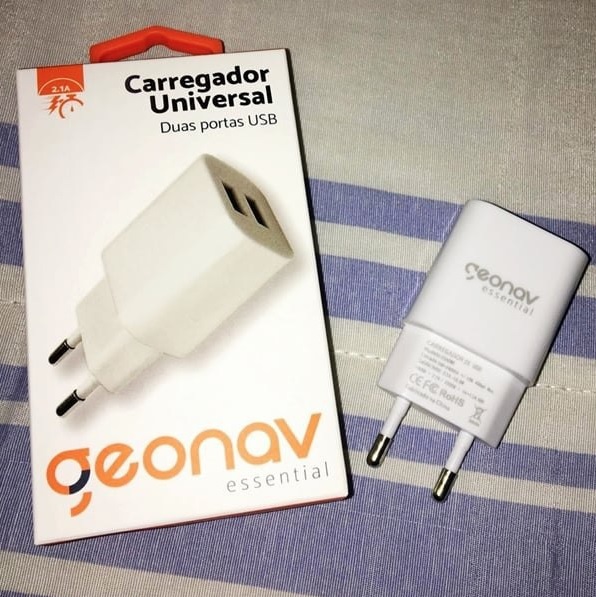 Carregador de Parede Universal 2.1A, 2 portas USB, Bivolt, Branco, ESACW2, Geonav na Amazon