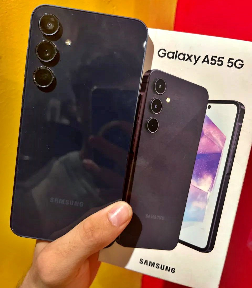 Celular Samsung Galaxy A55 5G, Câmera Tripla até 50MP, Tela 6.6″, 256GB Azul Escuro na Amazon