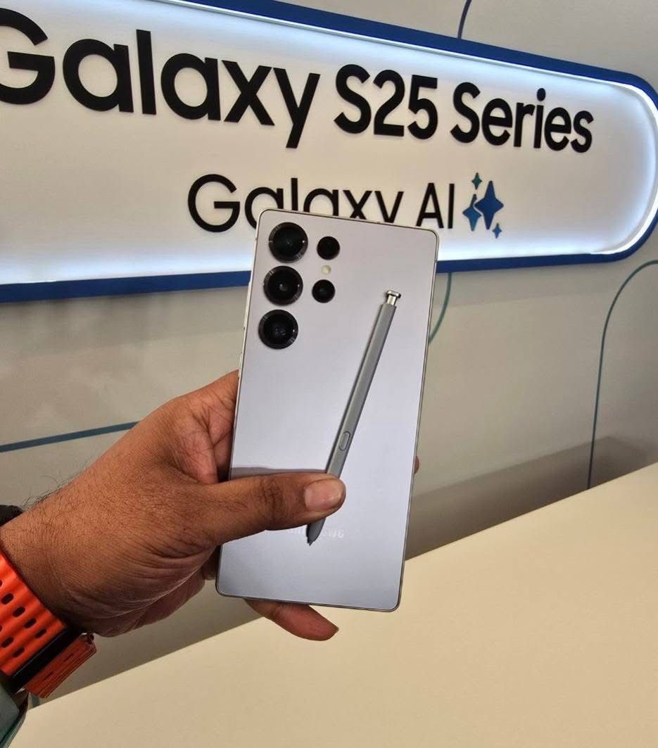 Celular Samsung Galaxy S25 Ultra 5G, 256GB, 12GB RAM, Câmera Quádrupla de 200+50+10+50, Tela Grande de 6.9″, Titânio Azul na Amazon