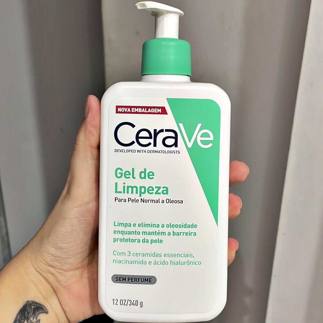 CeraVe, Gel de Limpeza Facial para pele oleosa, com Ácido Hialurônico e Niacinamida 340g na Amazon