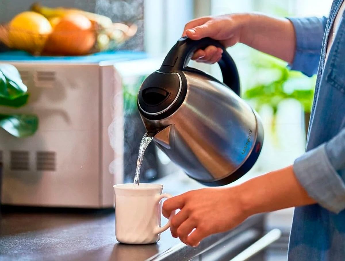 Chaleira Elétrica 1,8l Inox Desligamento Automatico Cor Aço 110v na Amazon