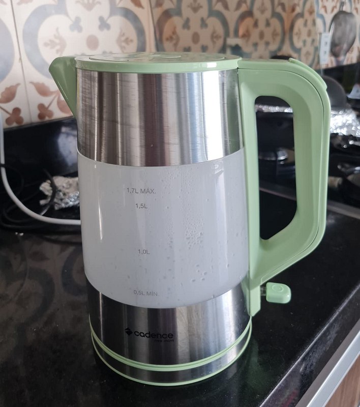 Chaleira Elétrica Cadence Neo Mint 1,7L – 127V na Amazon