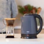 Chaleira Elétrica Inox Elgin - Jarra sem Fio 2 Litros Desligamento Automático Cinza Lunar 220V na Amazon