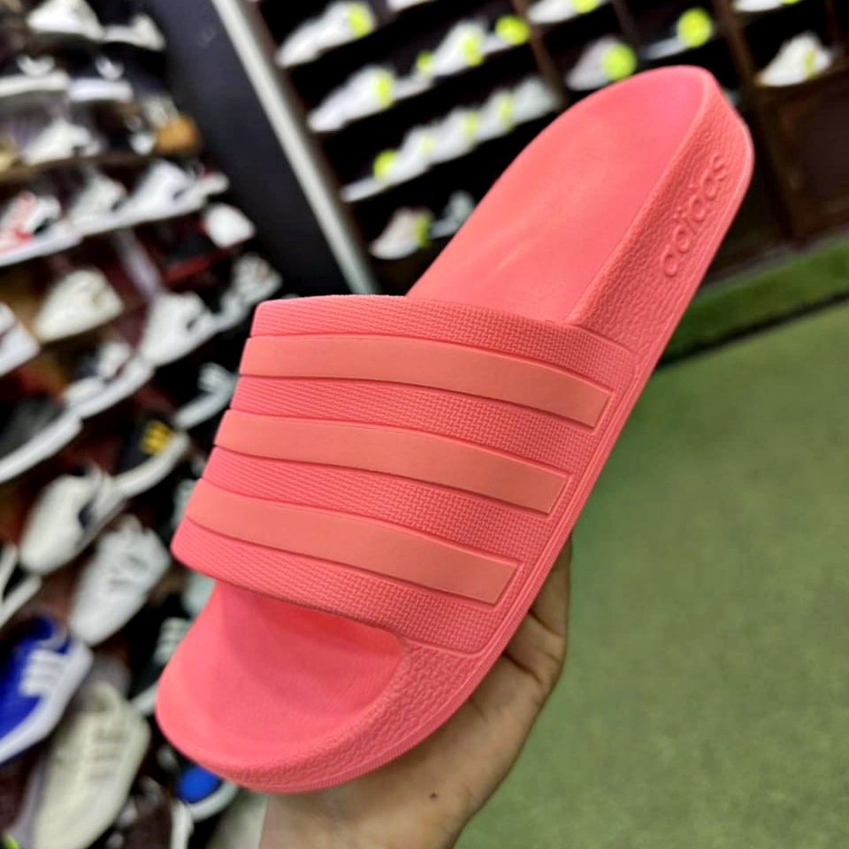 Chinelo Adilette Aqua na Adidas