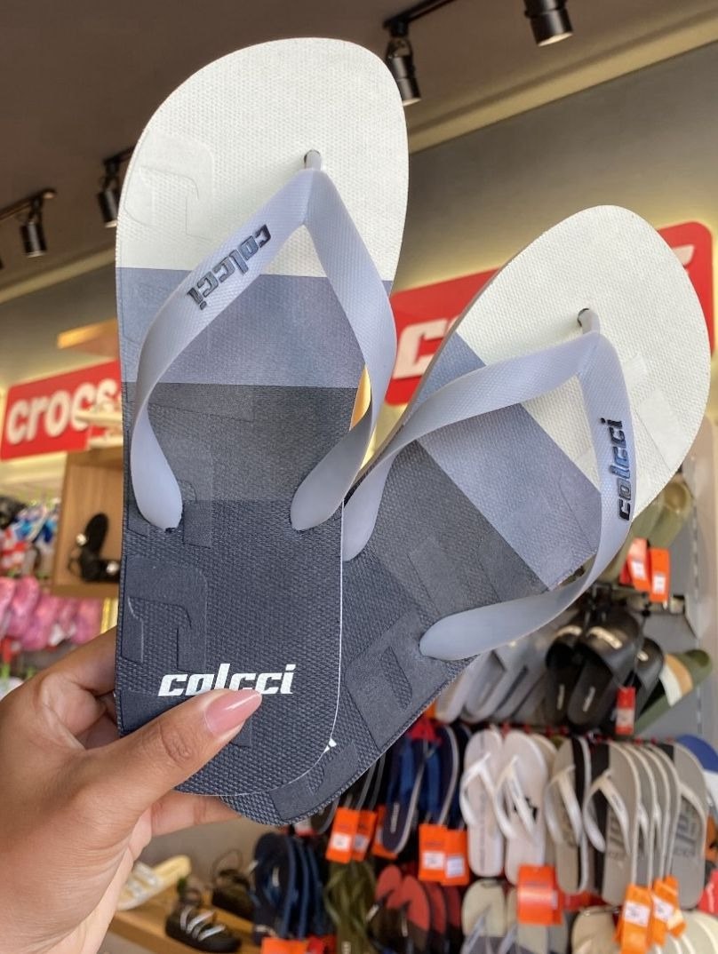 Chinelo Colcci Logomania Cinza na Dafiti