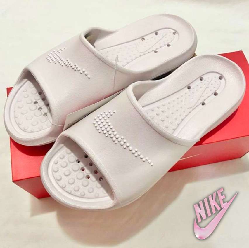 Chinelo Nike Victori One Feminino na Dafiti